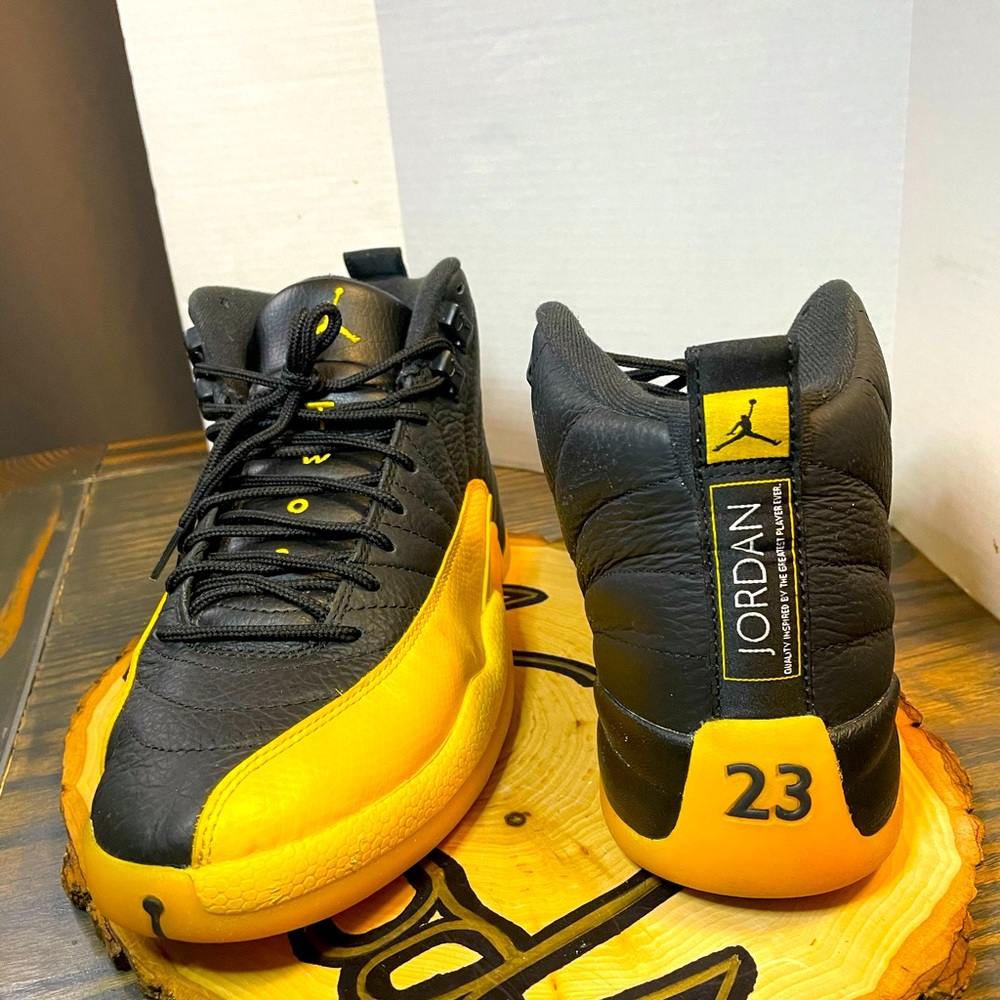 Jordan Retro 12 - University Gold